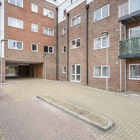 1 Bed Apt Sleeps 4 Luton  Exterior photo