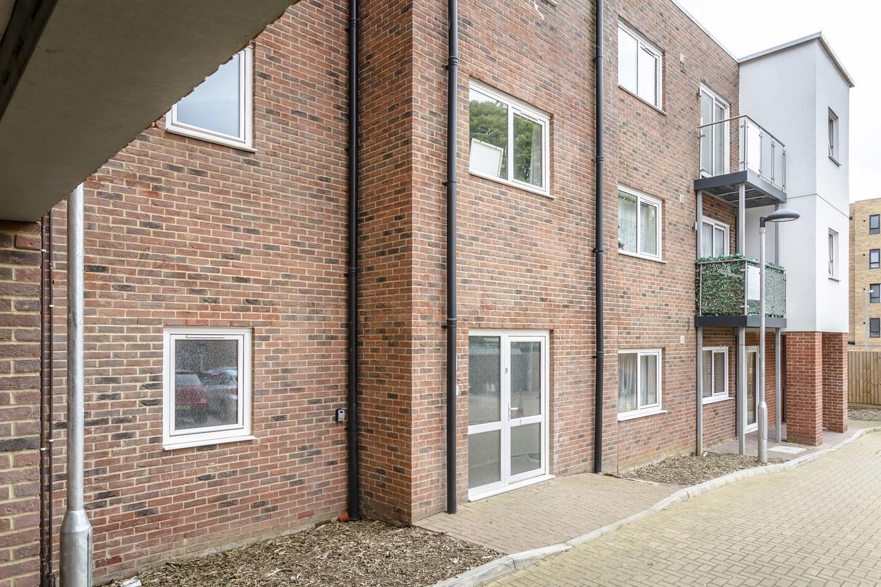 1 Bed Apt Sleeps 4 Luton  Exterior photo