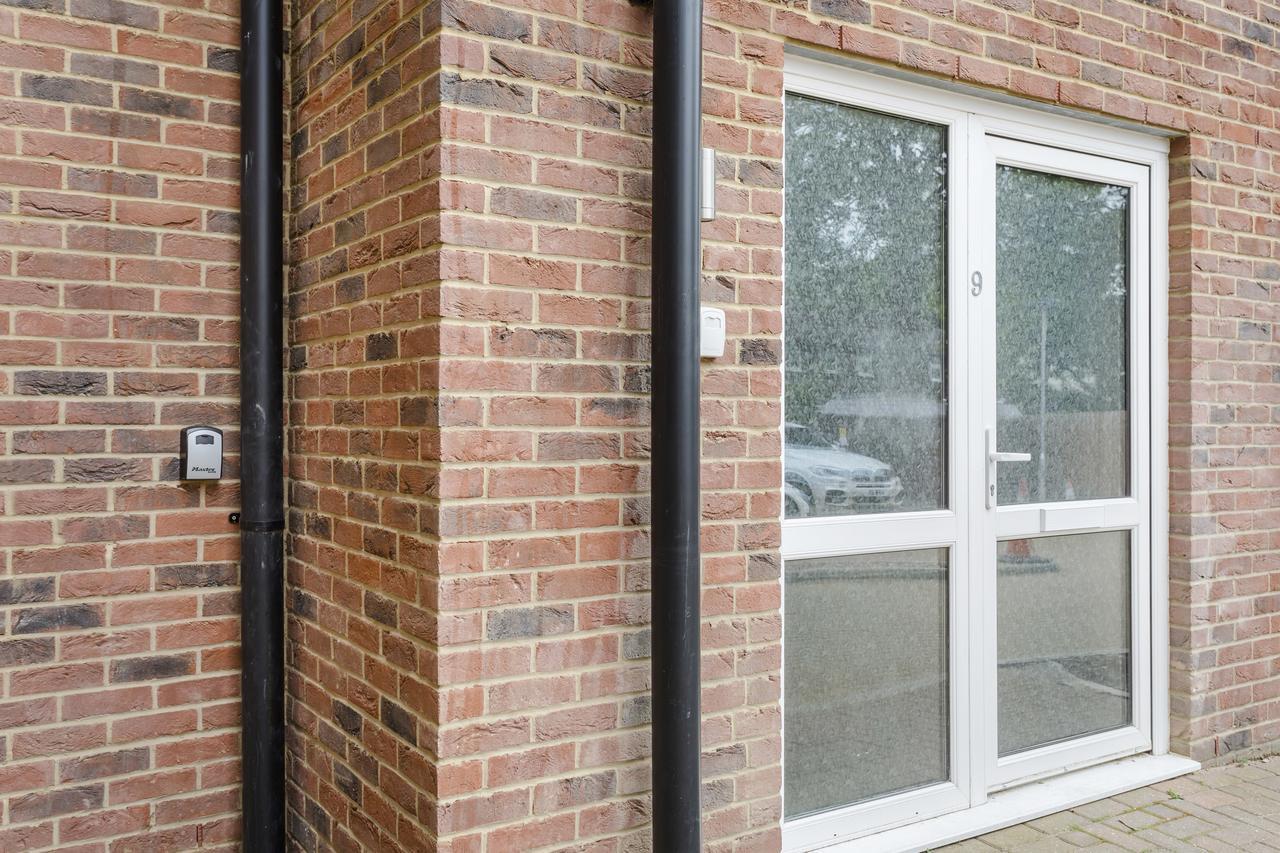 1 Bed Apt Sleeps 4 Luton  Exterior photo